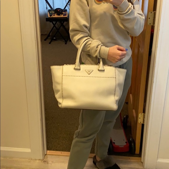 Authentic pre-owned Prada bag excellent condition - Picture 8 of 10